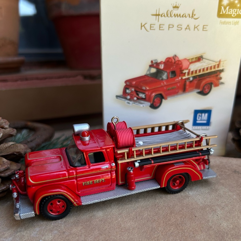 Hallmark Keepsake 1961 GMC Fire Brigade #4 Ornament New in Box